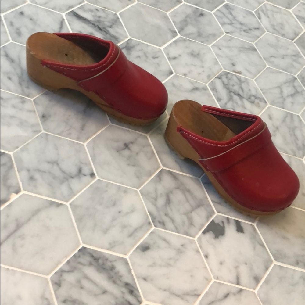 Red clogs - Picture 2 of 3